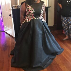 Elegant Black Gown with Floral Embroidery